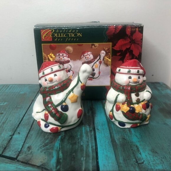 HOLIDAY Collection Snowmen Salt & Pepper Shakers - Picture 2 of 6